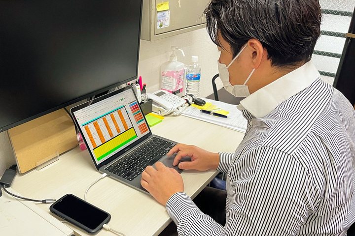 計画書の作成や実績入力をしている様子